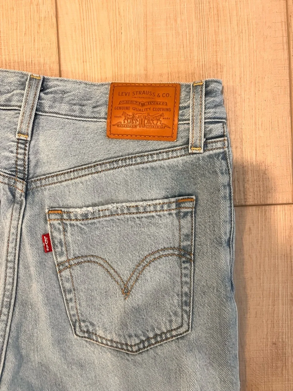 Levi's woman’s straight ribcage jeans 26 - Picture 5 of 6